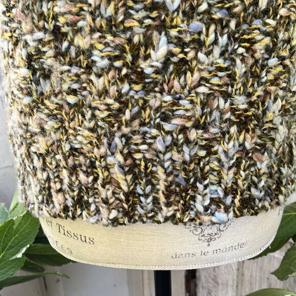 Hand knit by Dollie at ANTHROPOLOGIE green short sleeve cardigan. Size M - Picture 7 of 7